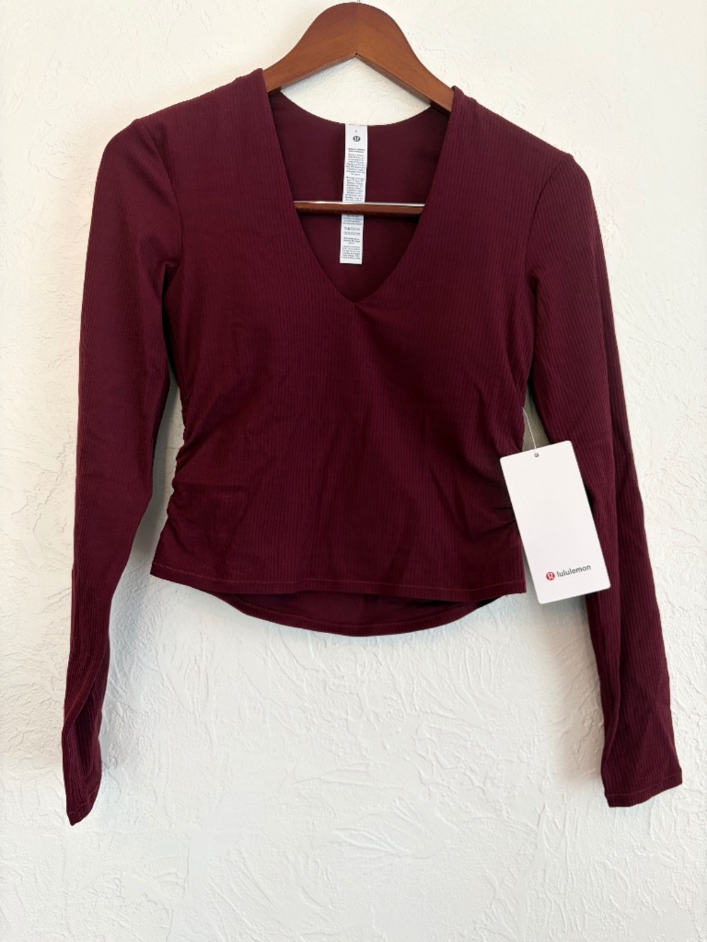 luLu All it takes V Neck LS